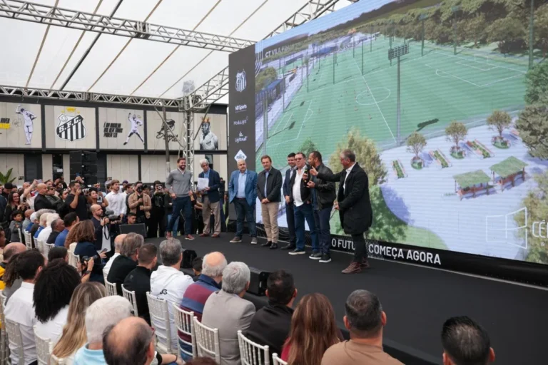 Imagem aérea do terreno do CT do Santos em Praia Grande ao lado da Mata Atlântica