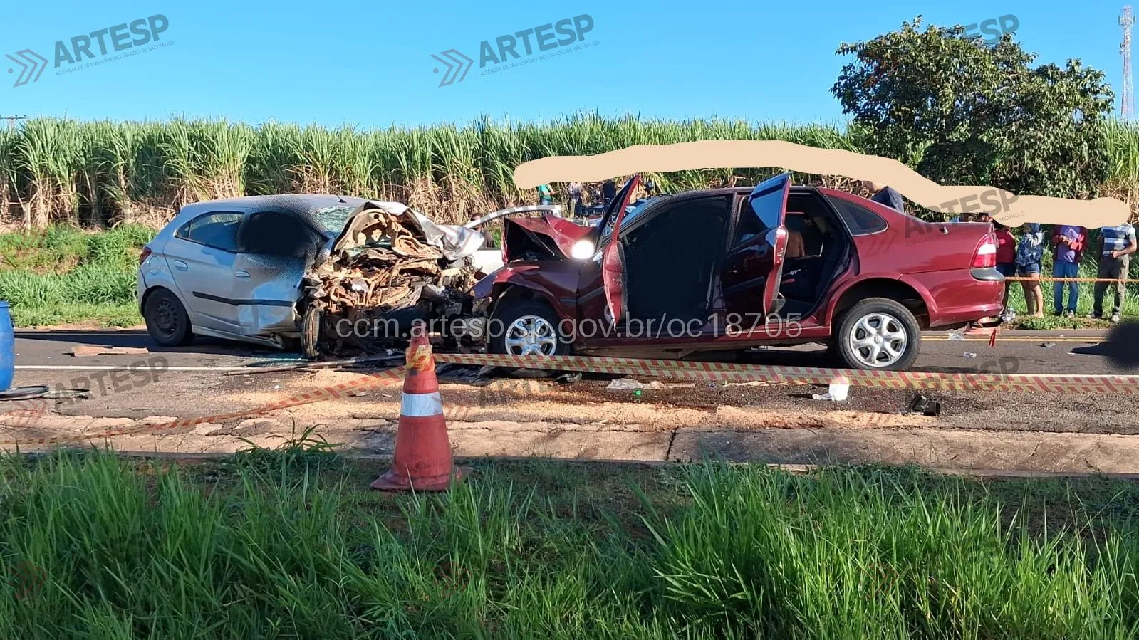 Acidente grave em Avanhandava com carros destruídos e resgate