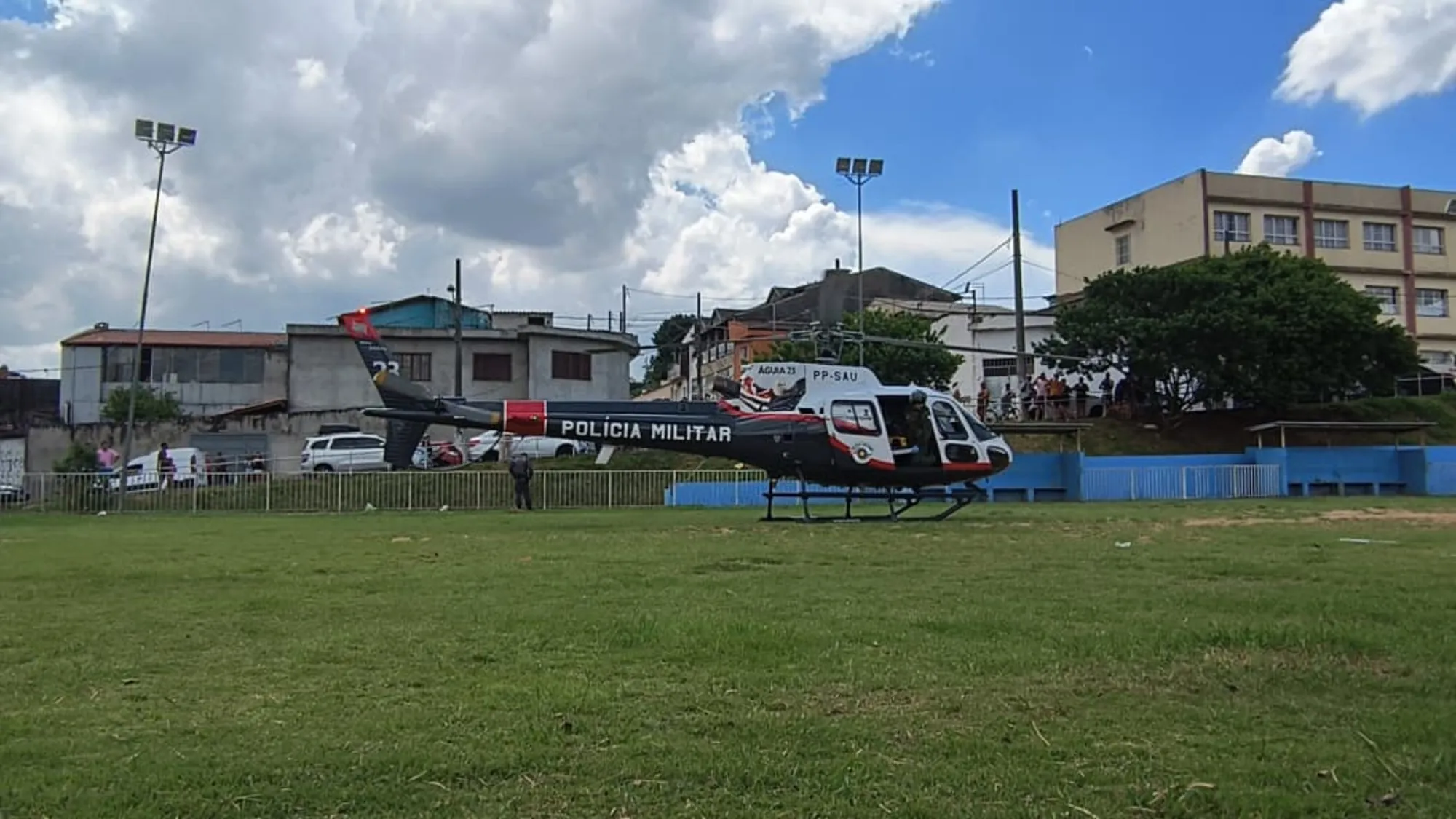 Resgate aéreo de adolescente atropelado por moto em Poá pelo helicóptero Águia