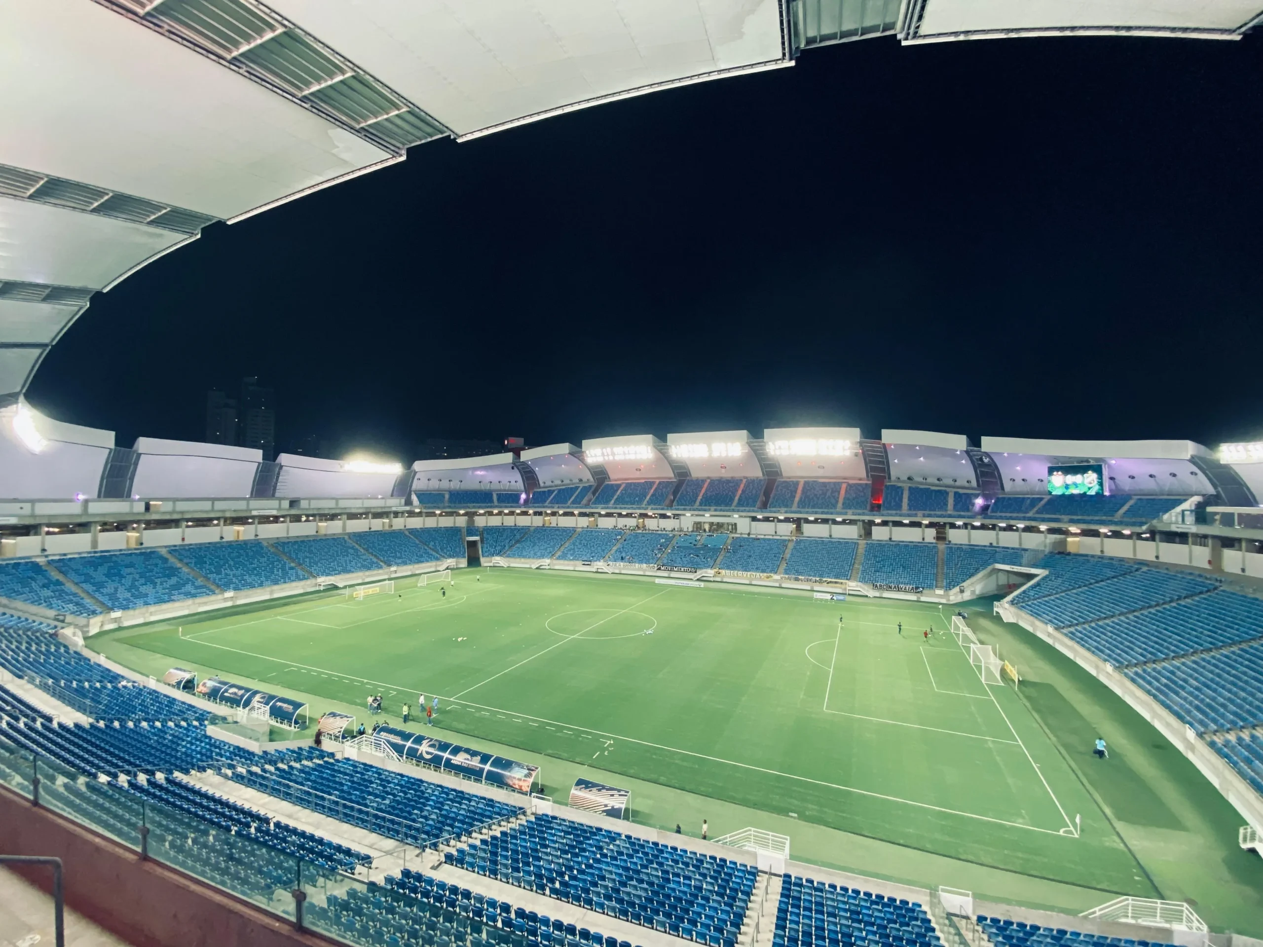 Partida de futebol entre América-RN e Maranhão na Arena das Dunas