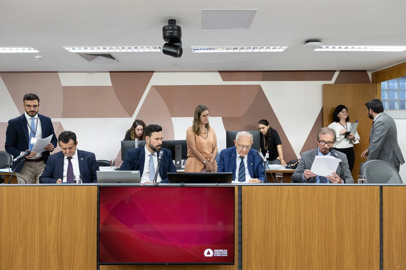 Plenário da ALMG durante votação de reajuste salarial para servidores mineiros