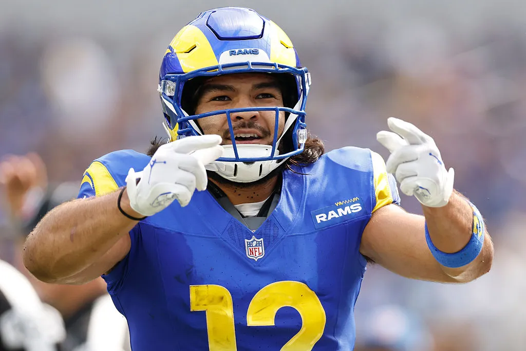 Puka Nacua em pose séria, representando as acusações que enfrenta na NFL
