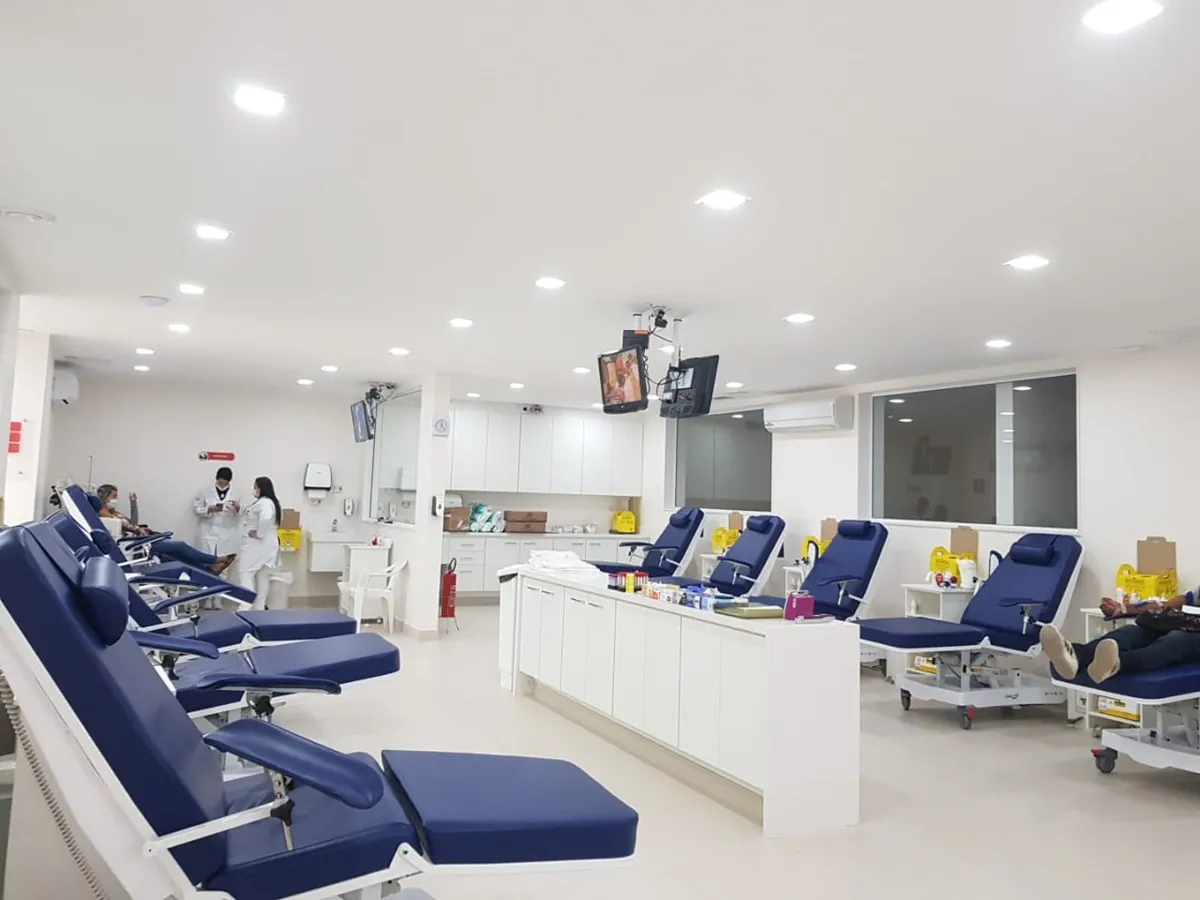 Pessoas doando sangue em Petrópolis para campanha de Páscoa do GSH Santa Teresa