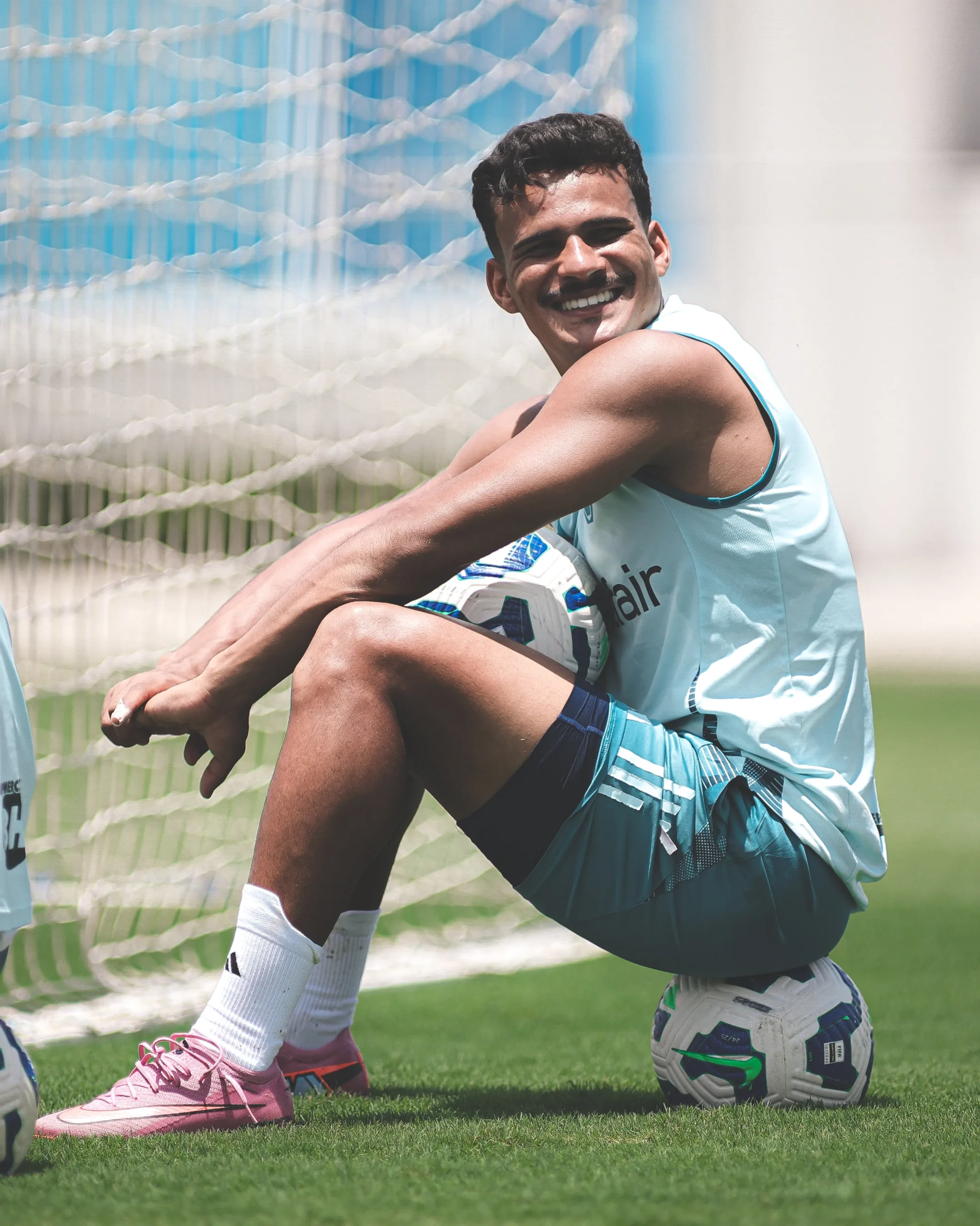 Jogador Kaiki com a camisa da Seleção Brasileira