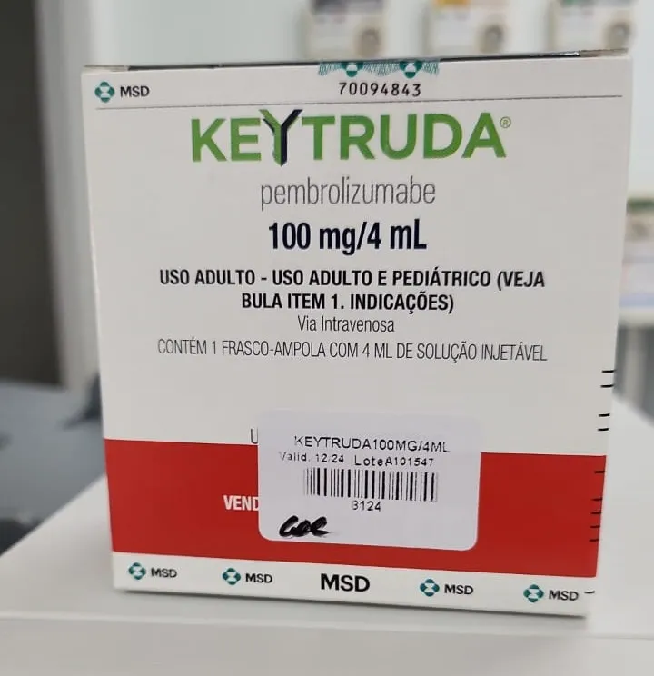 Cientistas do Butantan trabalhando na produção de imunoterapia pembrolizumabe para o SUS