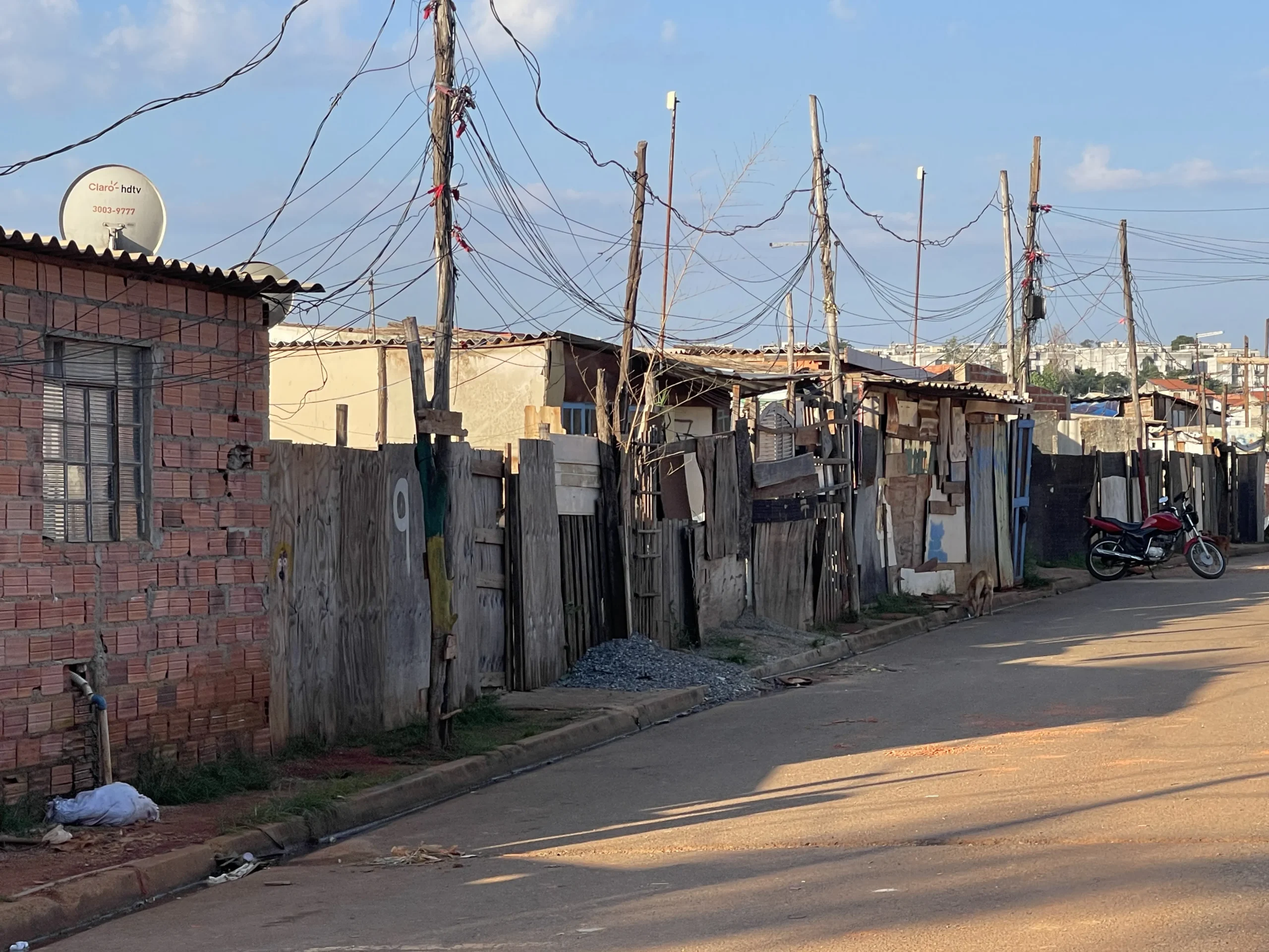 Pessoas em Sorocaba lutando por moradia digna na Campanha da Fraternidade 2026