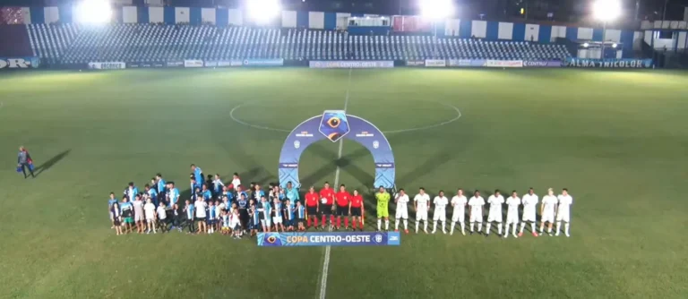 Jogadores do Capital-DF comemoram vitória na Copa Centro-Oeste contra Primavera-MT