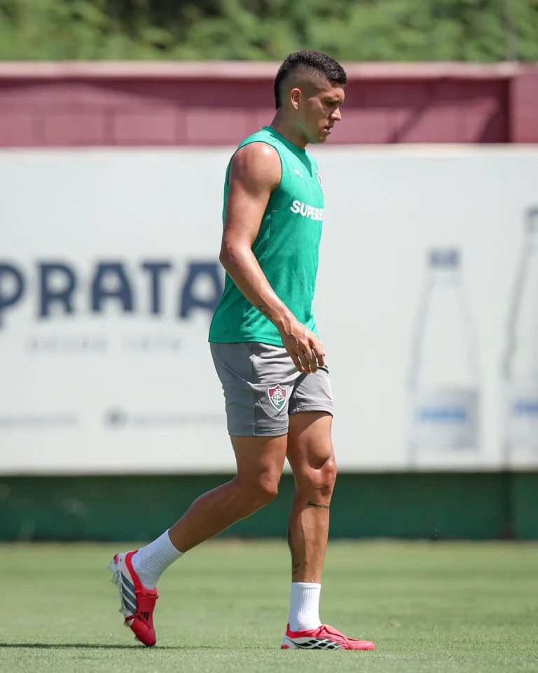 Jogadores do Fluminense em treino tático na Data Fifa