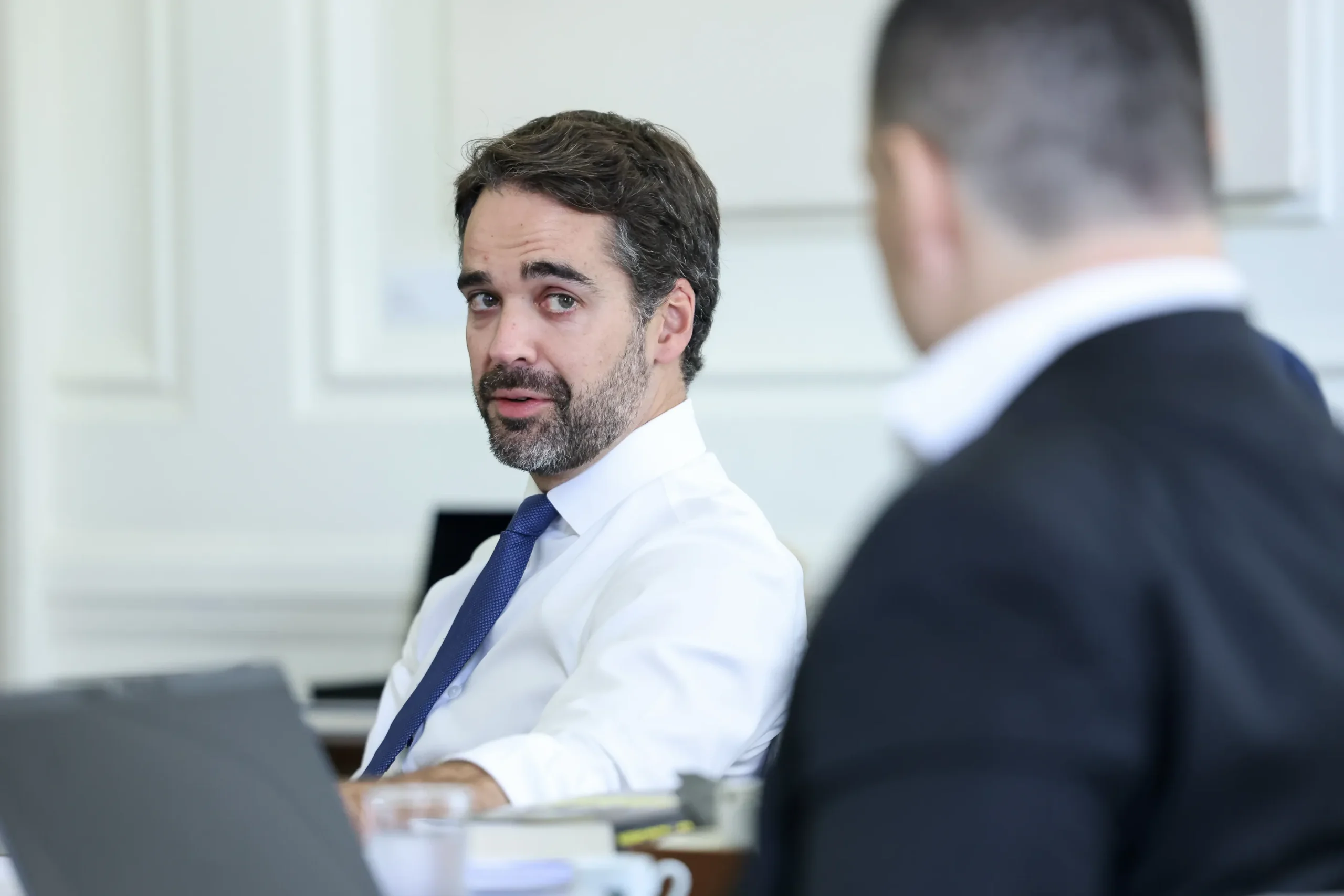 Retrato de Eduardo Leite, futuro político, eleições 2026, governador RS, PSD