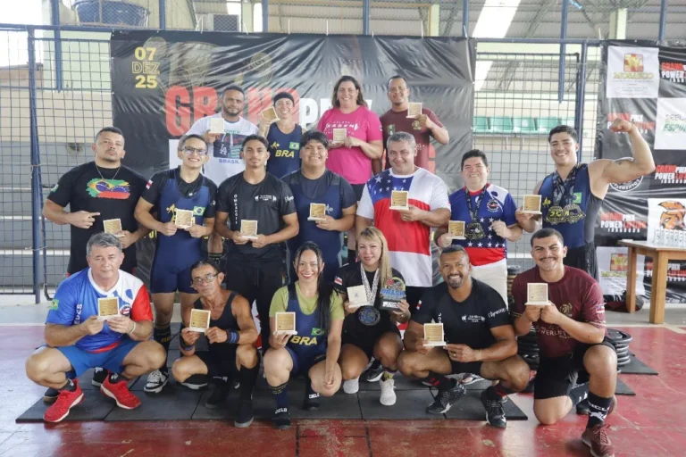Powerlifter levantando peso em Manaus no Campeonato Amazonense