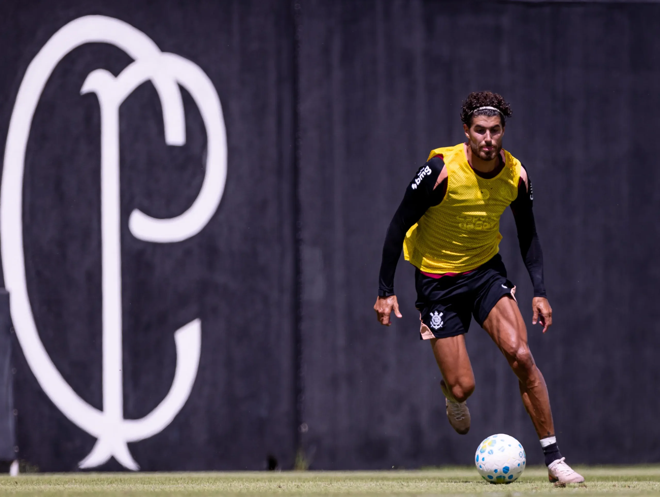 Pedro Raul, jogador do Corinthians, em treino no CT Joaquim Grava