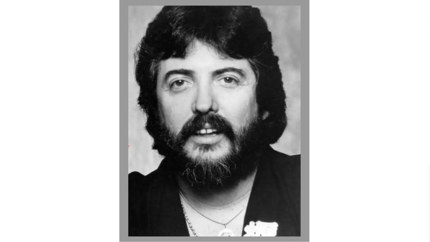 Dash Crofts, cantor de Seals & Crofts, "Summer Breeze"