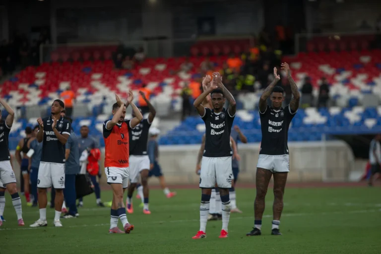 Jogadores do Remo em campo, calendário intenso de jogos