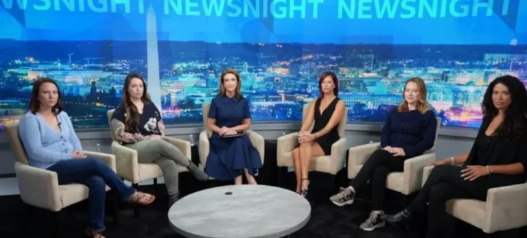 Cinco mulheres, vítimas de Epstein, em estúdio de TV da BBC