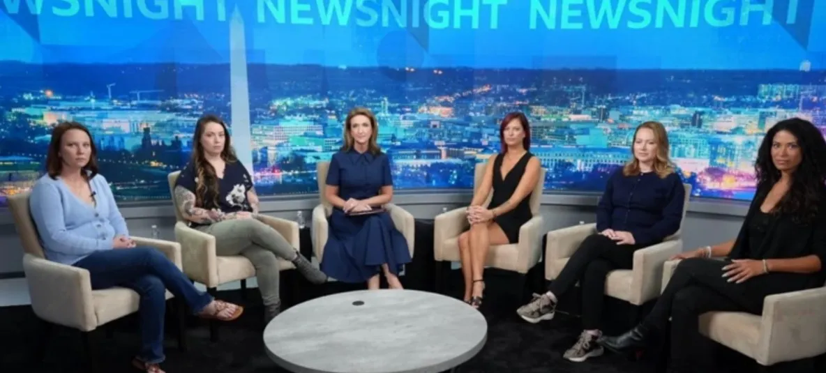 Cinco mulheres, vítimas de Epstein, em estúdio de TV da BBC