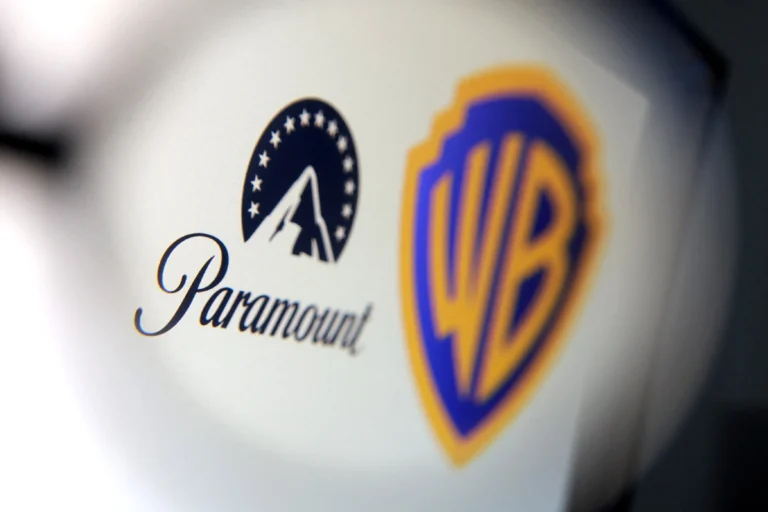 Logotipos Warner Bros Paramount, investigação Departamento de Justiça, fusão de mídia