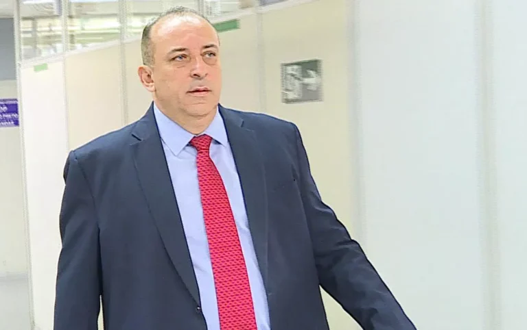 Foto de Wellington Magalhães em audiência, após condenação por improbidade administrativa.