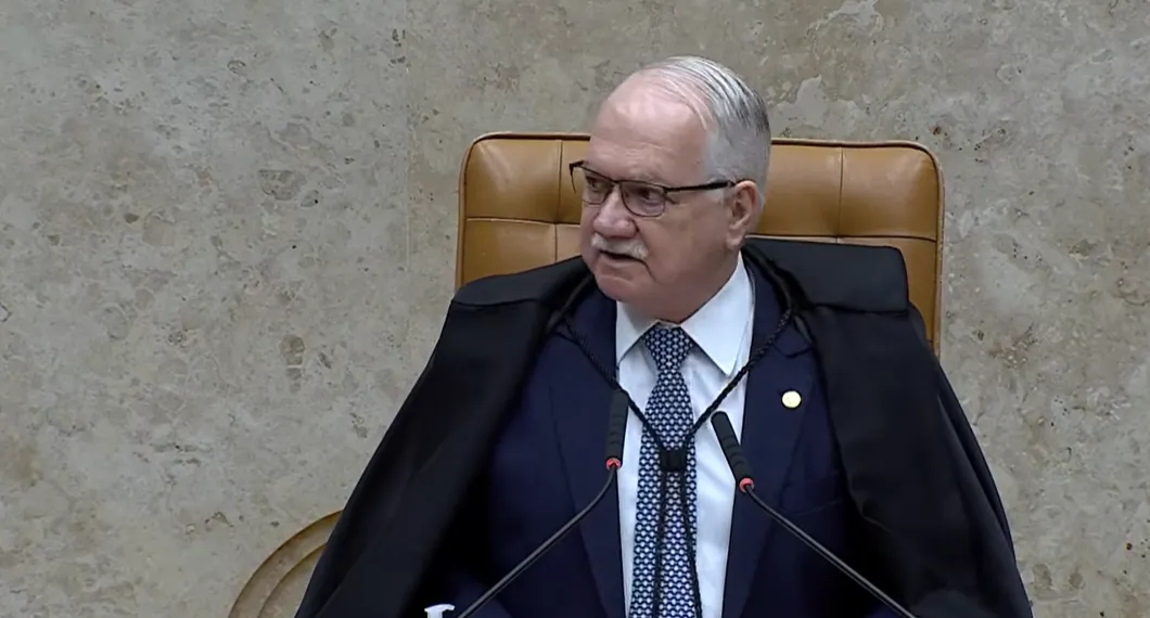 Gavel, livro de lei, STF, código de ética, justiça, transparência judicial