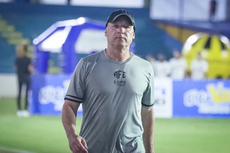 Jogadores da Ferroviária comemorando gol na Série A2