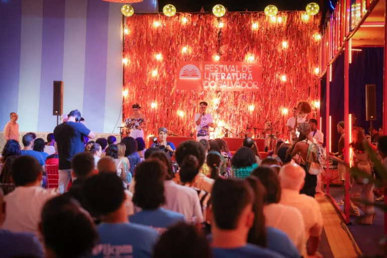 Público diverso no Festival de Literatura em Salvador
