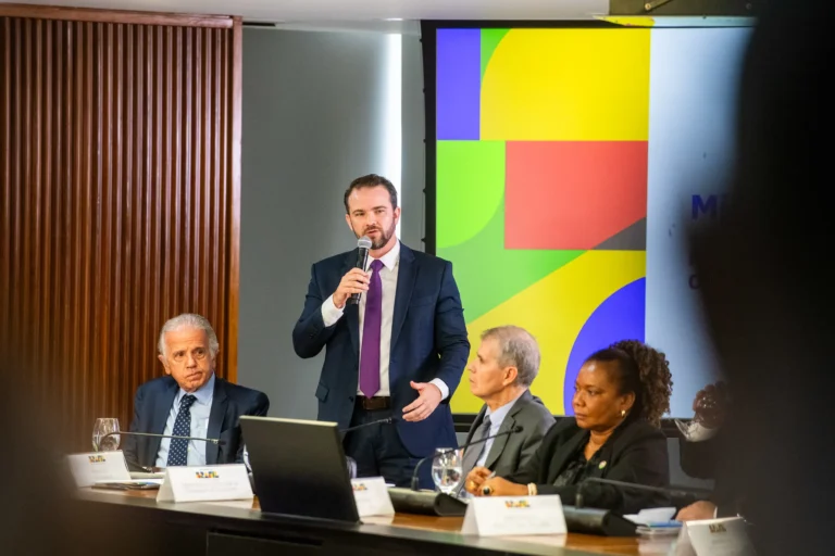 Ministro da Defesa José Múcio Monteiro durante reunião ministerial