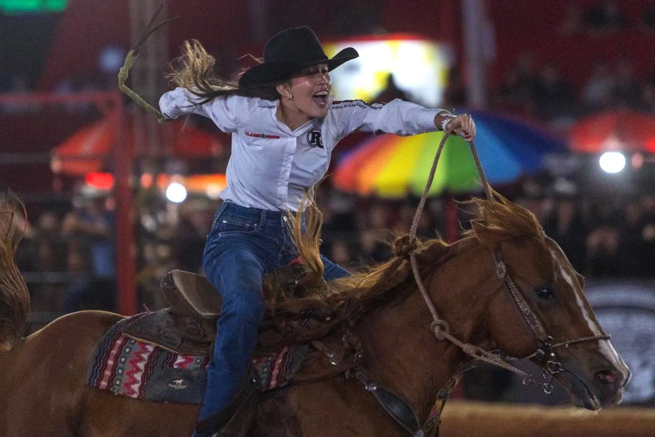 Mulher competindo em prova de três tambores no Limeira Rodeo Music 2026