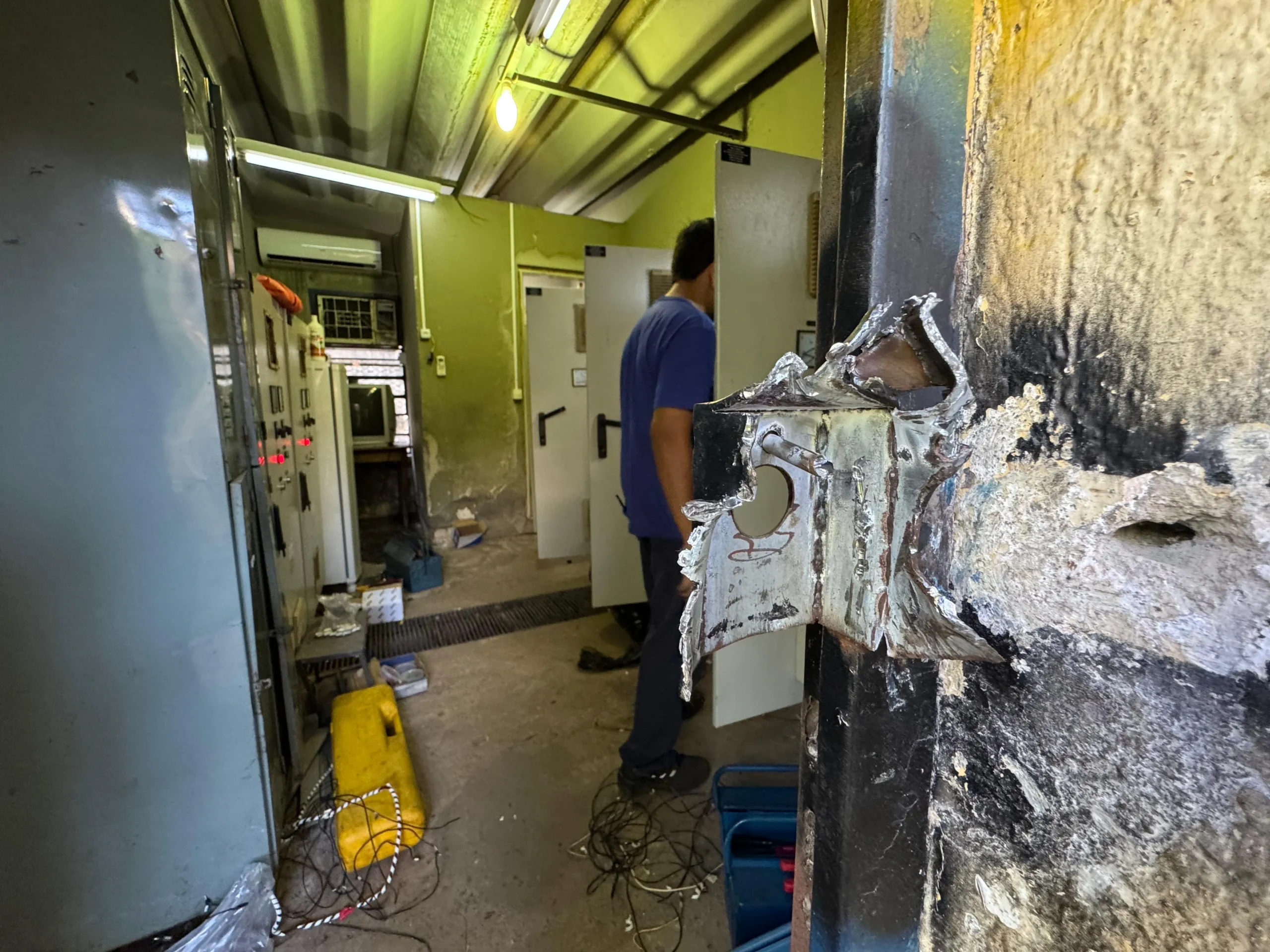 Fiação furtada em estação de água de Piracicaba sendo reparada