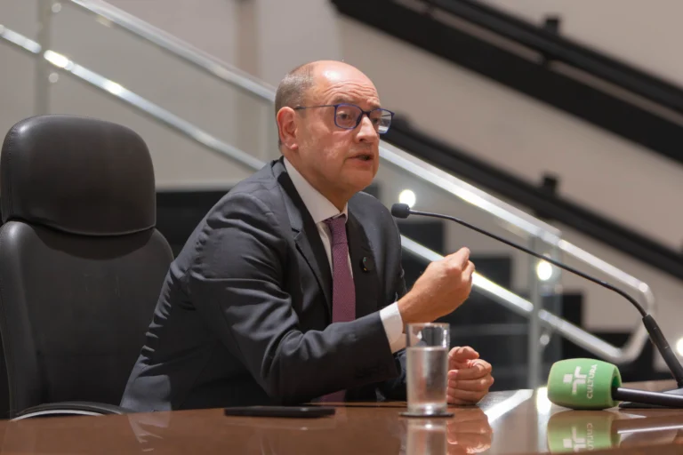 Deputados da Alerj analisam ofício sobre eleição indireta para mandato-tampão no RJ