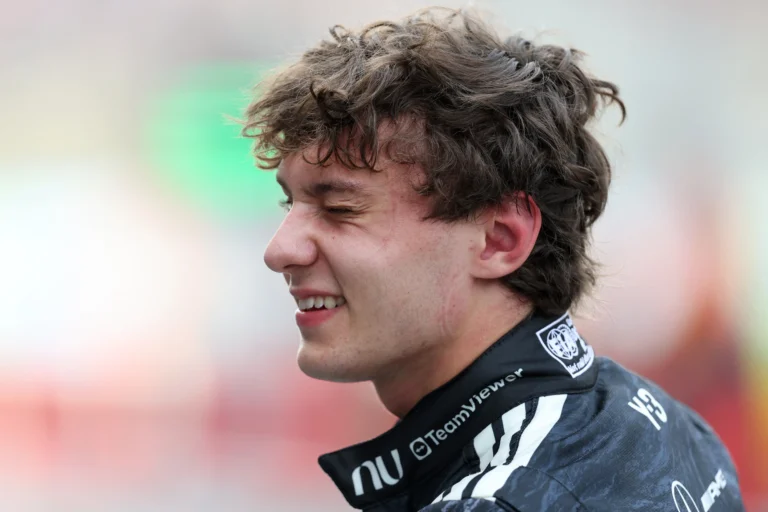 Carro de F1 2026 na pista de Suzuka durante o GP do Japão