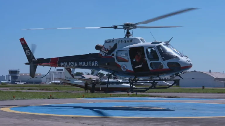 Helicóptero Águia Sorocaba em voo, realizando resgate médico no interior de SP