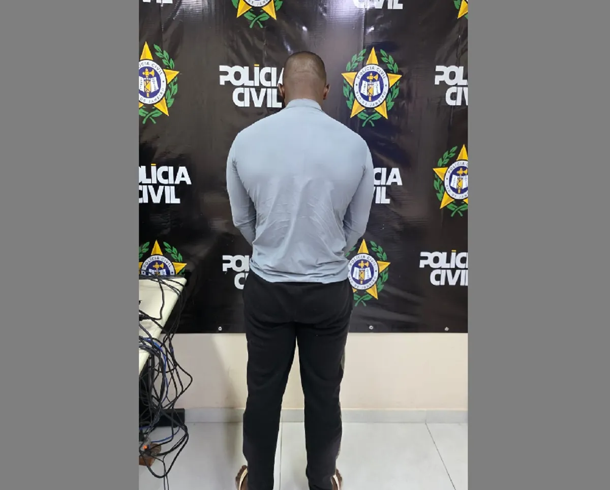 Algemas representando a prisão por estupro em Cabo Frio