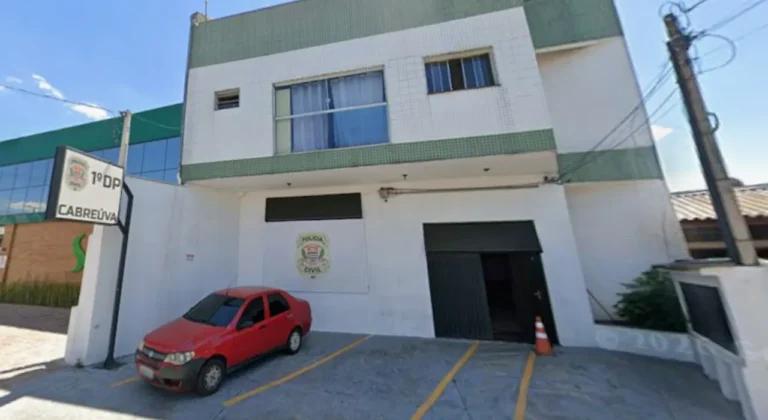 Portão derrubado por moto em invasão de casa ex-sócio Cabreúva