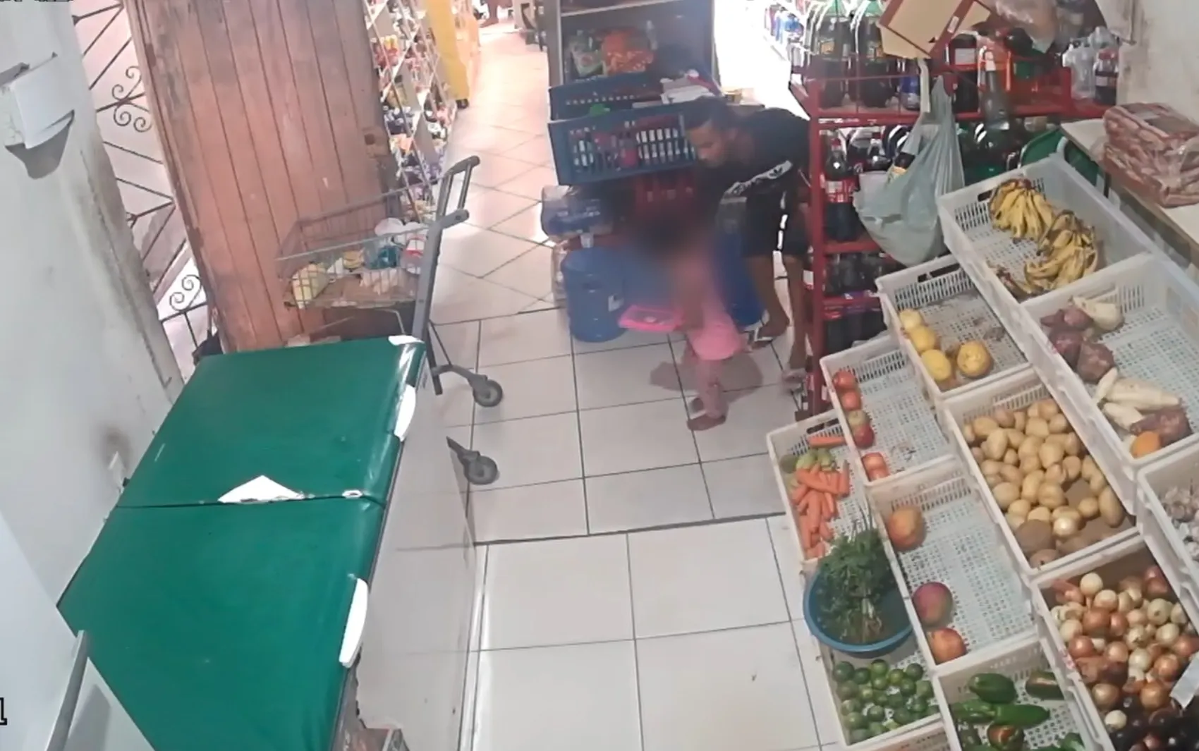 Cena de investigação policial em Feira de Santana após linchamento de suspeito