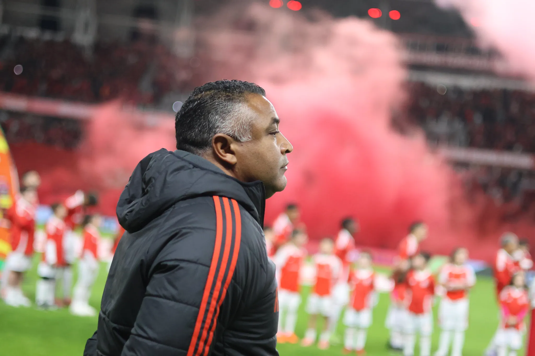 Jogo do Inter no Beira-Rio com Roger Machado, técnico do São Paulo, na beira do campo