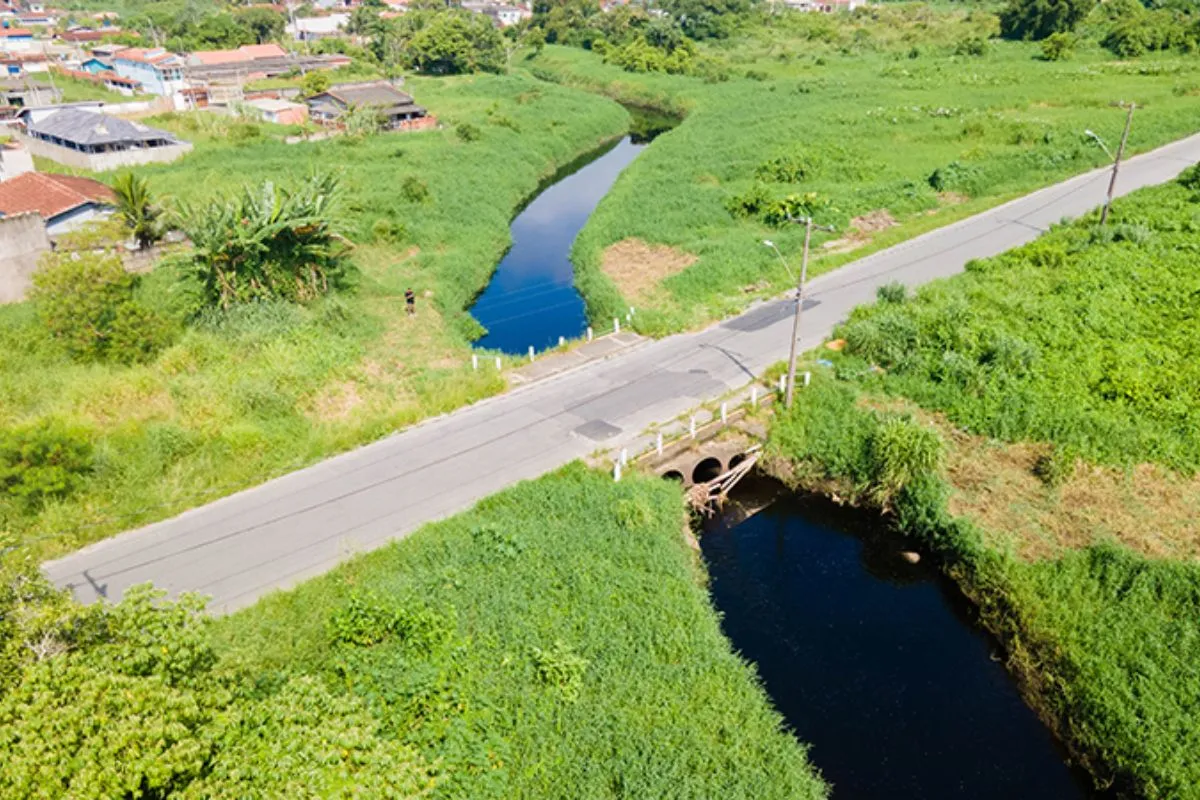 Ponte em construção em Itanhaém, Rio do Poço, Avenida Europa, drenagem