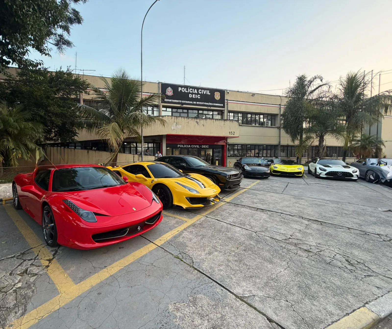 Apreensão de carros de luxo pela polícia em SP
