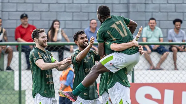 Time do Luverdense em campo, pronto para a Série D de 2026