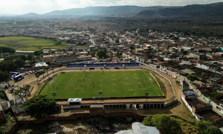 Maguary jogo-treino aberto ao público no estádio Arthur Tavares em Bonito, com torcida