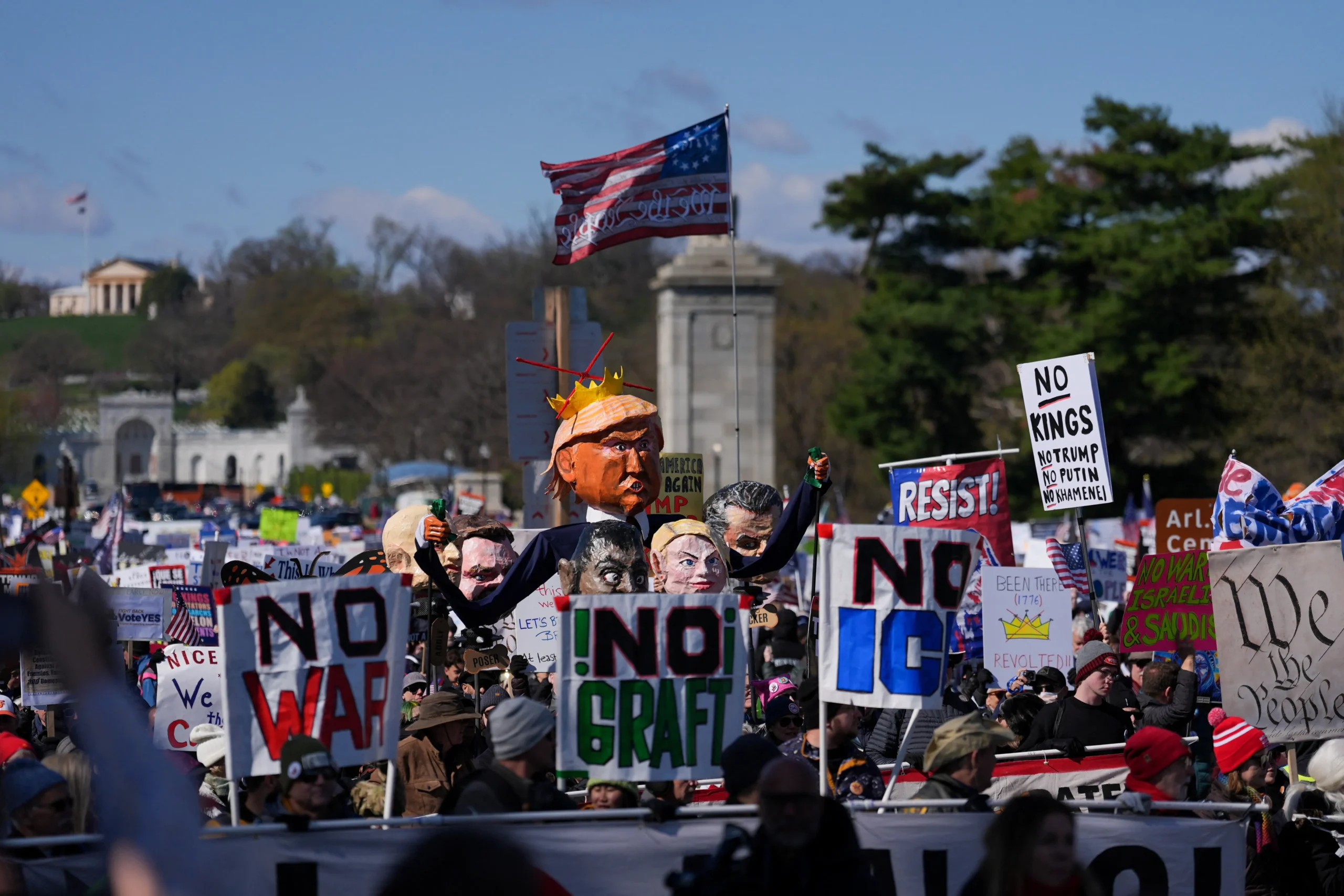Efígie de Trump em protesto do movimento No Kings em Washington