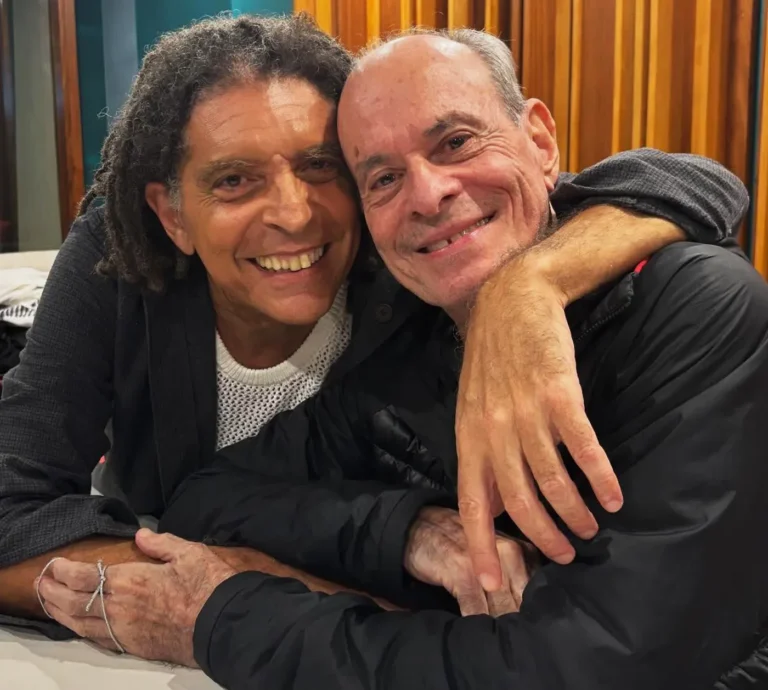 Marcos Sacramento, Ney Matogrosso, Roberta Sá e Pedro Miranda em estúdio de gravação de afrosambas