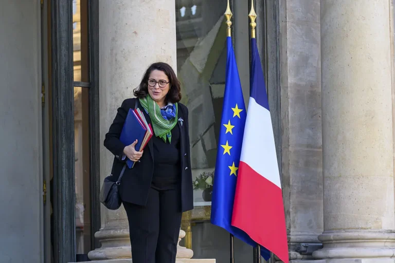 Ministra Marina Ferrari e Kirsty Coventry discutindo a política de gênero do COI