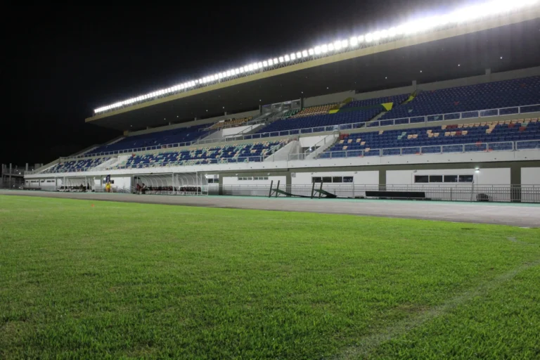 Partida de futebol entre Monte Roraima e Águia de Marabá