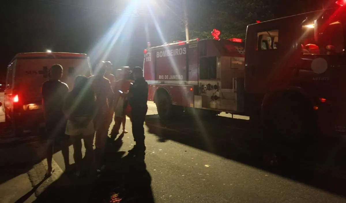 Acidente de trânsito com fuga, motorista preso em Miracema, polícia no local.