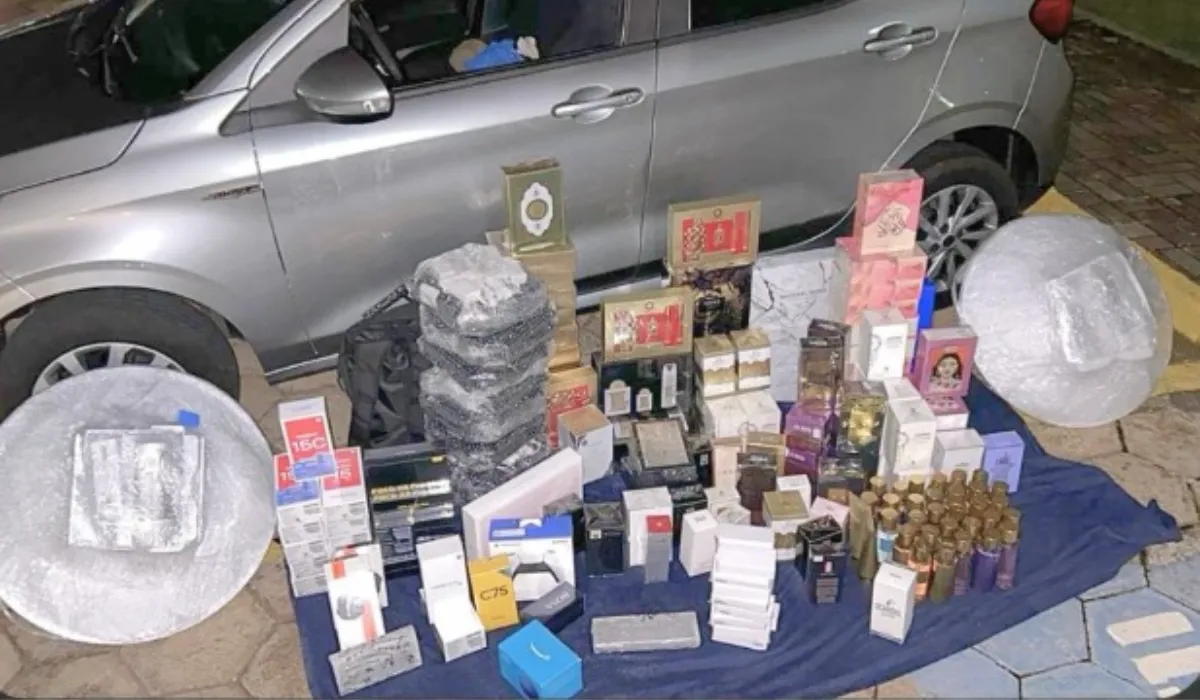 Polícia apreende contrabando de eletrônicos, celulares, roteadores e perfumes do Paraguai em rodovia