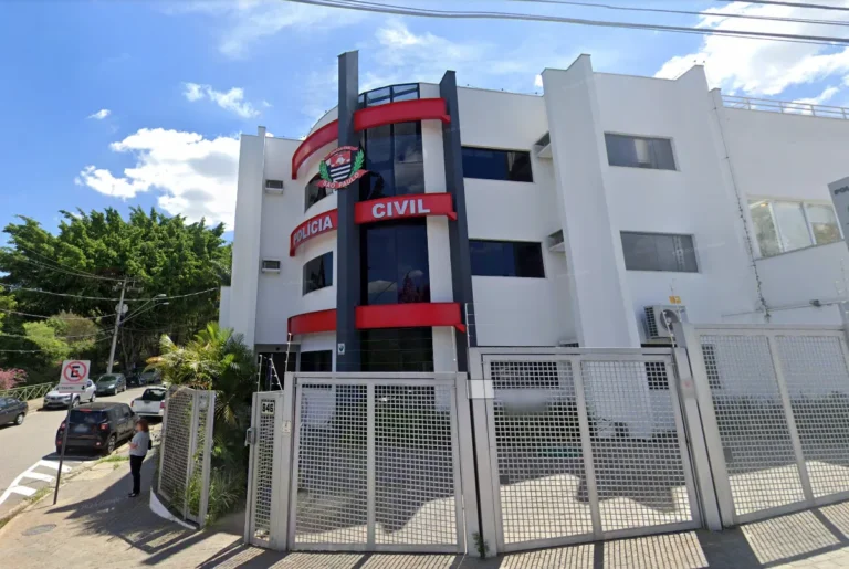 Mulher vítima de violência doméstica em Sorocaba, buscando ajuda