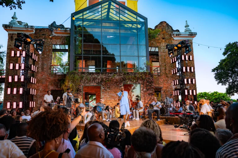 Mumuzinho no palco durante show 'Simples Assim' no Rio de Janeiro