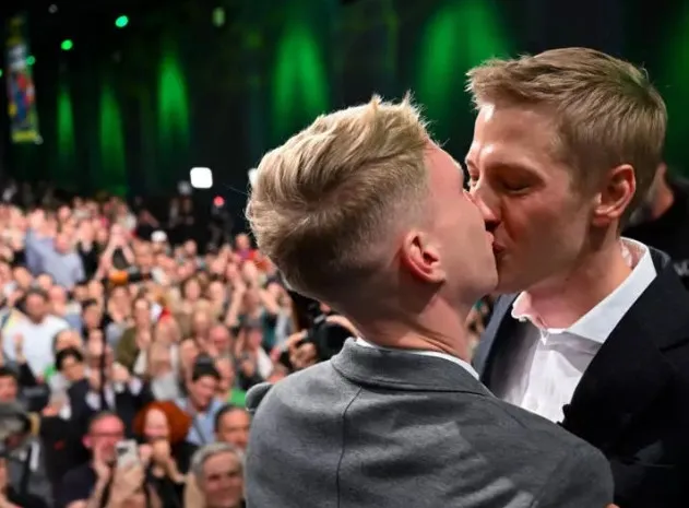 Munique elege prefeito gay Dominik Krause e noivo Sebastian Müller celebrando