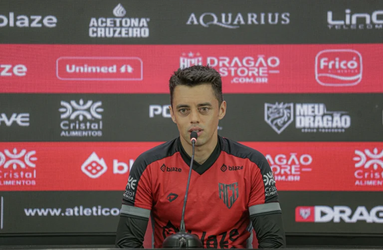 Matheus Ribeiro, novo reforço do Náutico, em campo