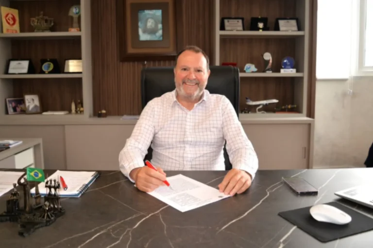 Prefeitura de Quatro Barras durante operação do MP-PR contra prefeito Loreno Tolardo