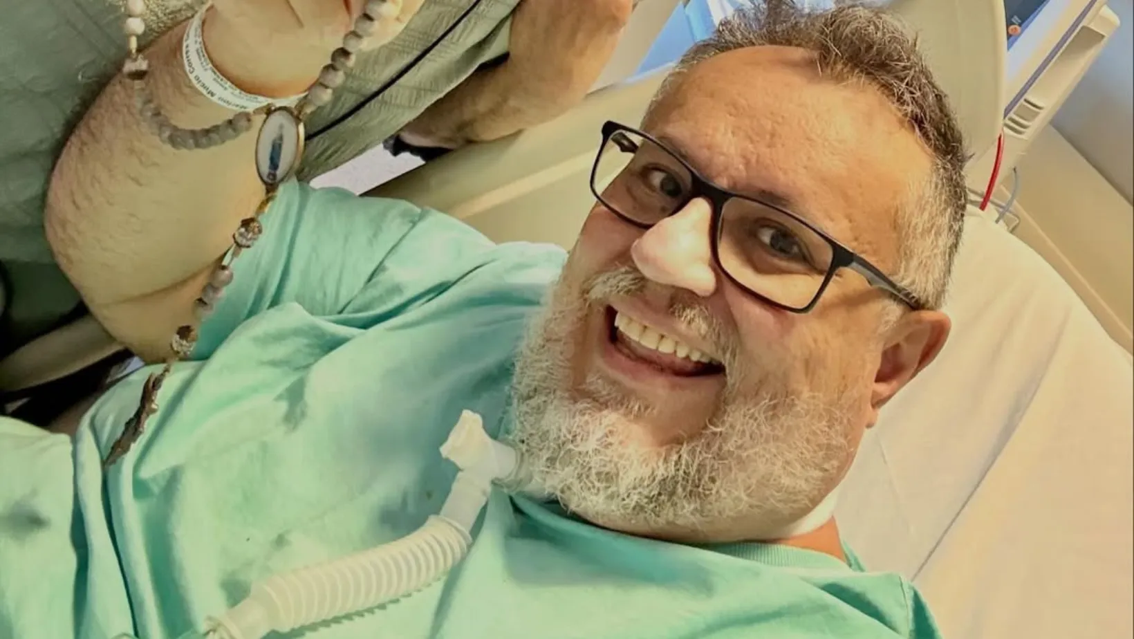 Padre Márlon Múcio hospitalizado na UTI, pedindo orações e mostrando fé.